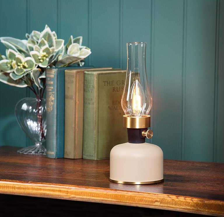 Lantern LED Lamp with Chimney