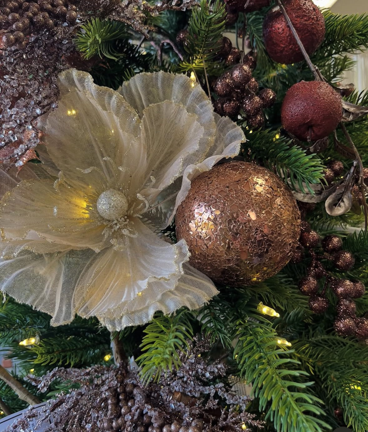 Magnolia 20″ Stem Spray – Champagne