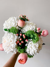 Load image into Gallery viewer, Summer Glow Large Bouquet
