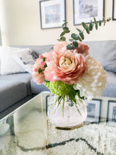 Load image into Gallery viewer, Summer Glow Small Arrangement with Vase
