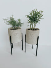 Load image into Gallery viewer, Veranda Planter with stand
