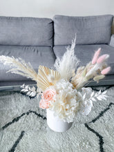 Load image into Gallery viewer, Nova Dried Arrangement
